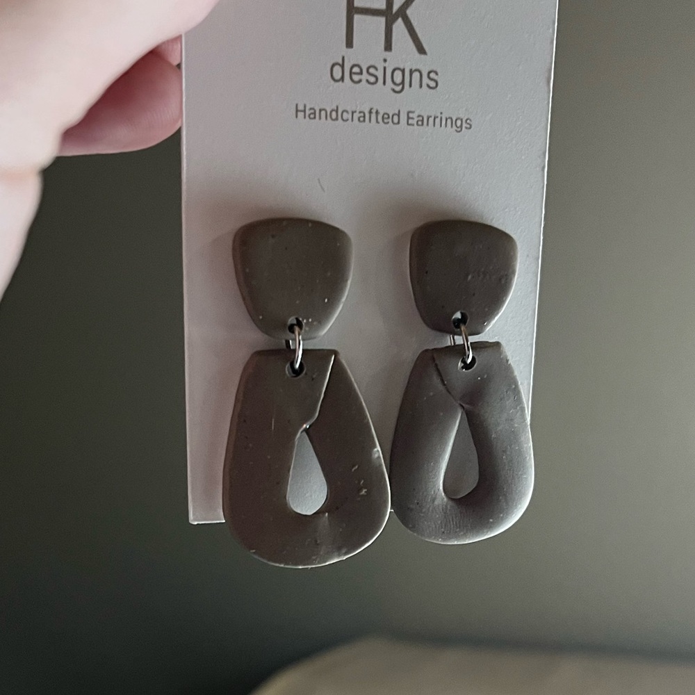NET Handcrafted Earrings - Picture 4 of 6